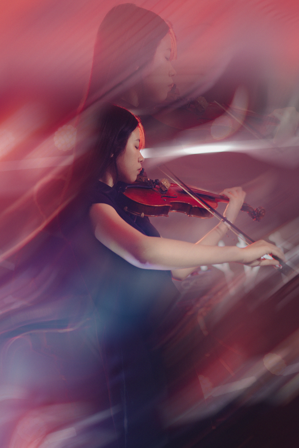 Elvi violinis Gassandra tampil live